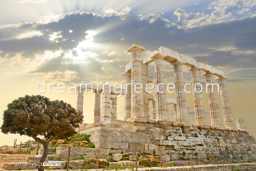 Temple of Poseidon at Sounio. Travel Guide of Greece.