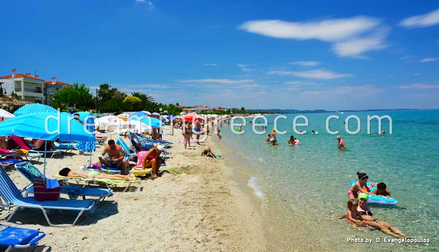 Παραλία Πευκοχώρι στην Κασσάνδρα Χαλκιδικής. Διακοπές στην Ελλάδα.