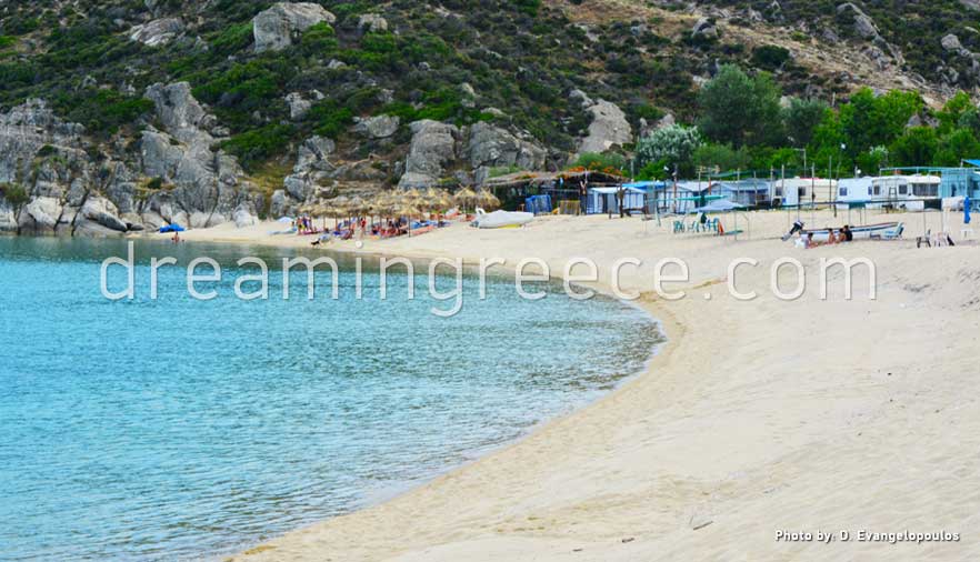 Παραλία Κριαρίτσι στη Σιθωνία Χαλκιδικής. Διακοπές στην Ελλάδα.