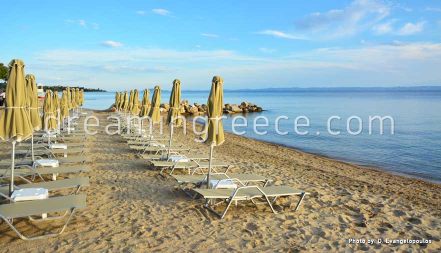Παραλία Νικήτης στη Σιθωνία Χαλκιδικής. Διακοπές στην Ελλάδα.